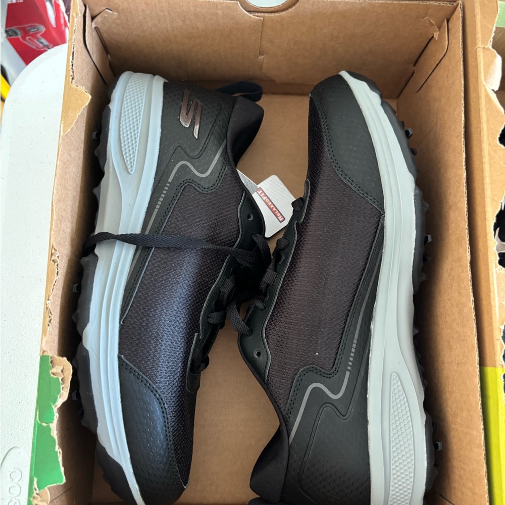 Go Golf Max Skechers size 9.5